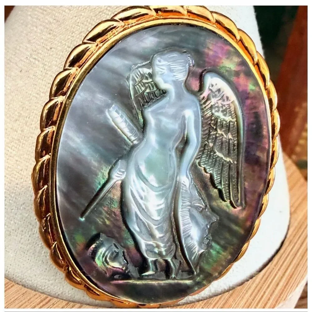Vintage Lee Sands Black Mother of Pearl Winged Victory Cameo Brooch Pendant